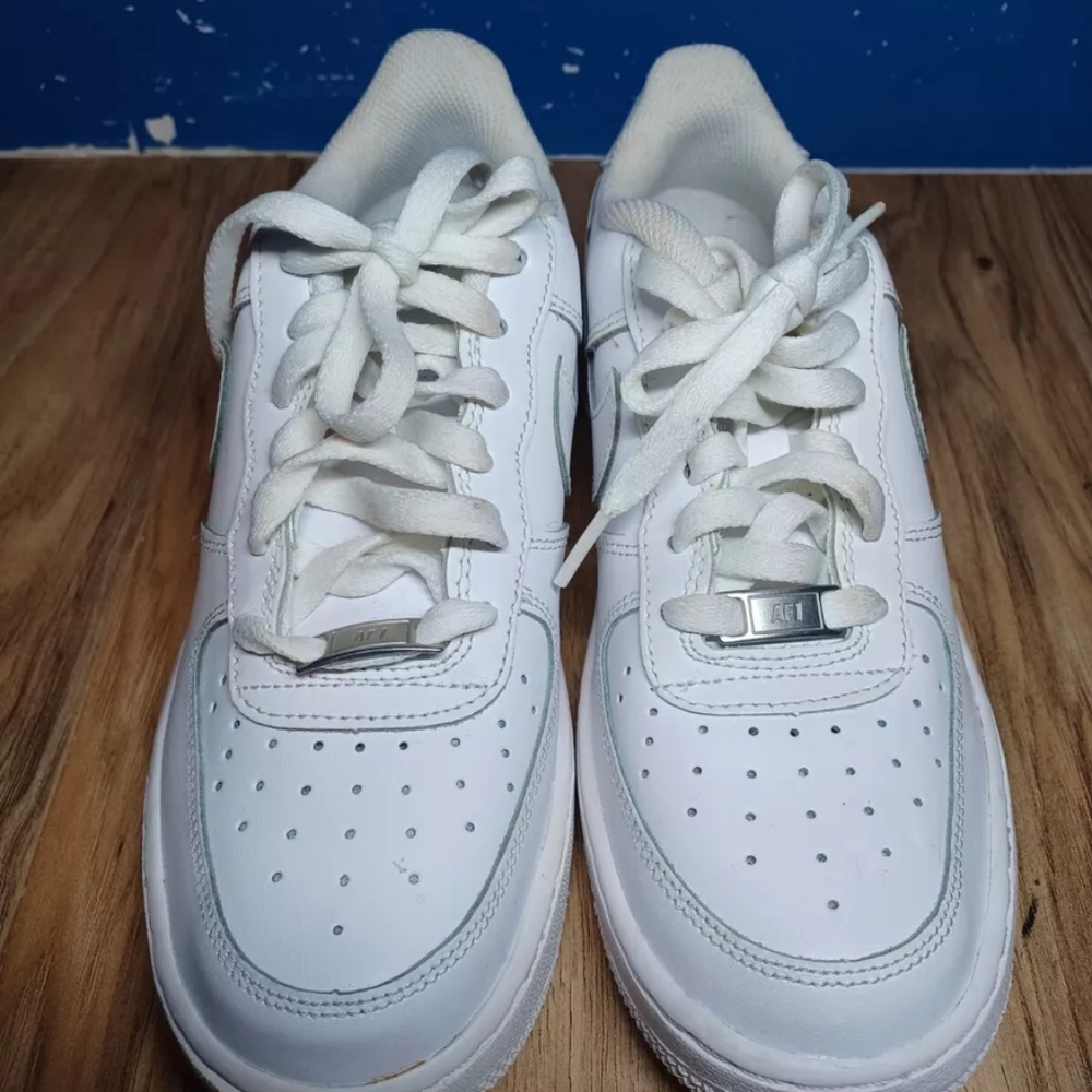 Nike Air Force One Sz US Kids 6Y-Wmns 5.5-Triple White Low Cut Shoes - Picture 6 of 6